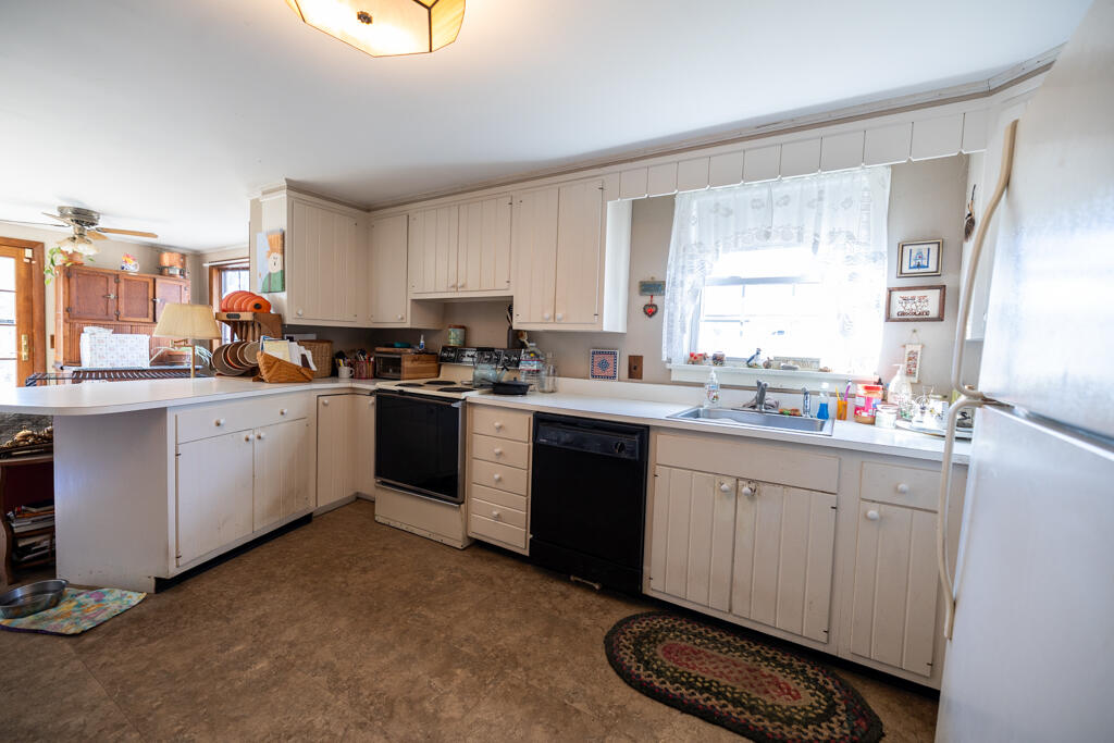 93 Adams Street Gardiner, ME 04345 - Photo 2 of 51 HY3A0171
