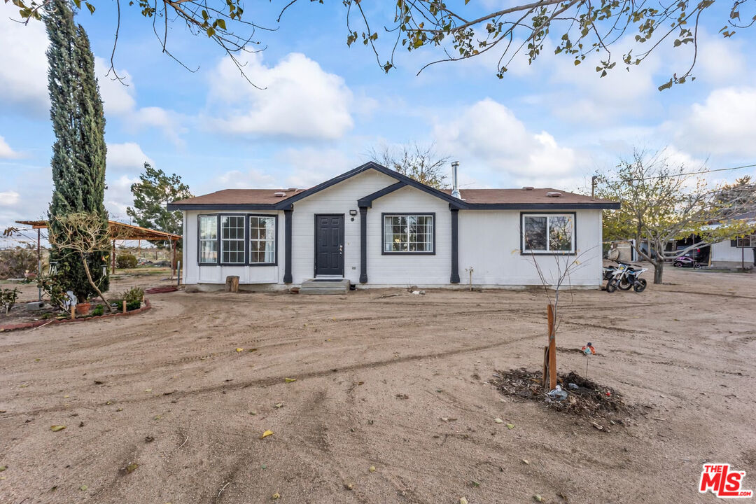 6677 Maricopa Road Phelan, CA 92371 - Photo 2 of 28