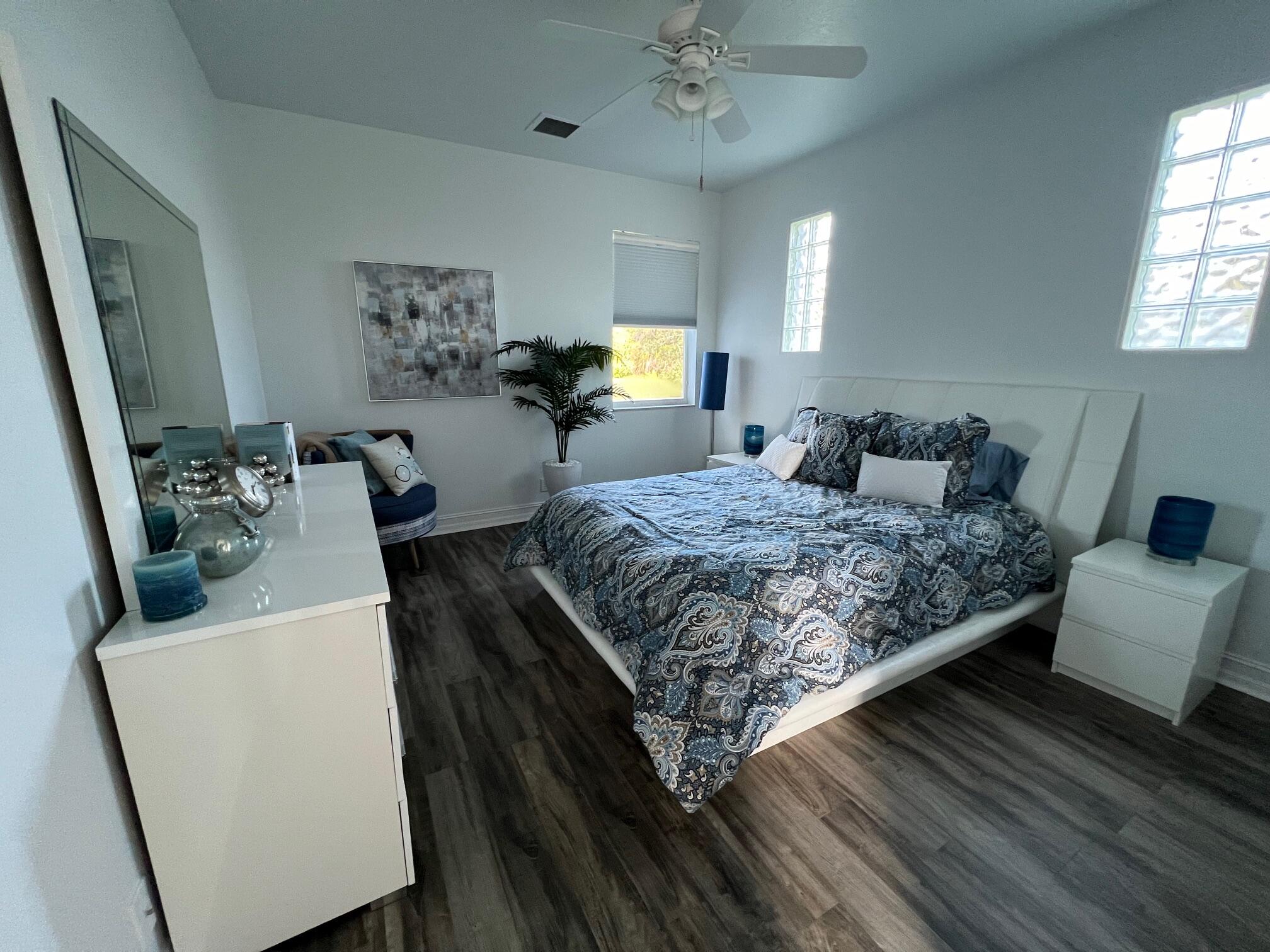 182 Rosalia Court Jupiter, FL 33478 - Photo 11 of 32 Guest Bedroom