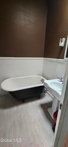 $2,500 | 44 A Clinton Avenue, Unit A, Albany, NY 12210