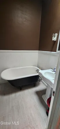 $2,500 | 44 A Clinton Avenue, Unit A, Albany, NY 12210