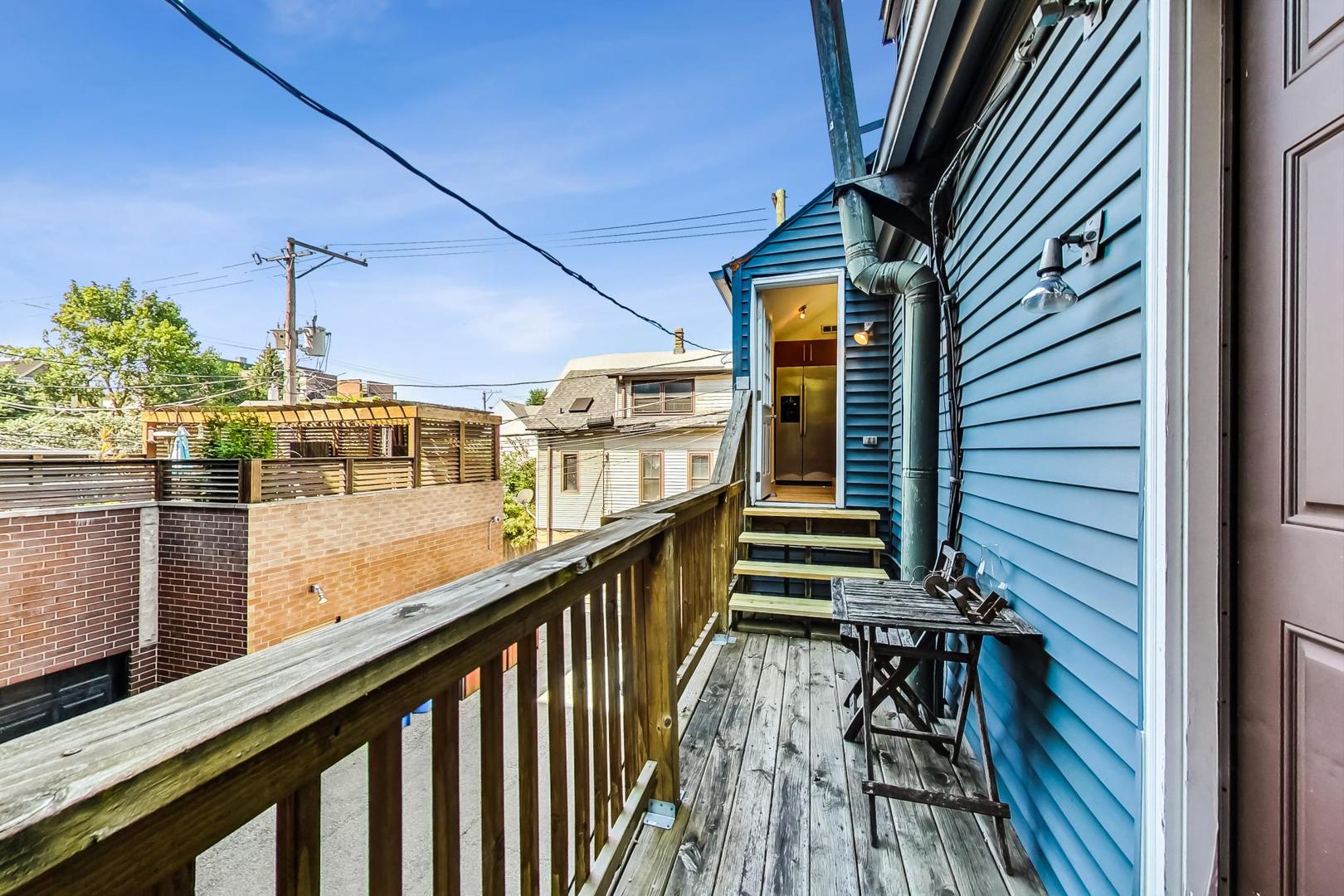 1009 West Wolfram Street, Unit 2W Chicago, IL 60657 - Photo 15 of 24 a view of balcony with wooden floor and fence
