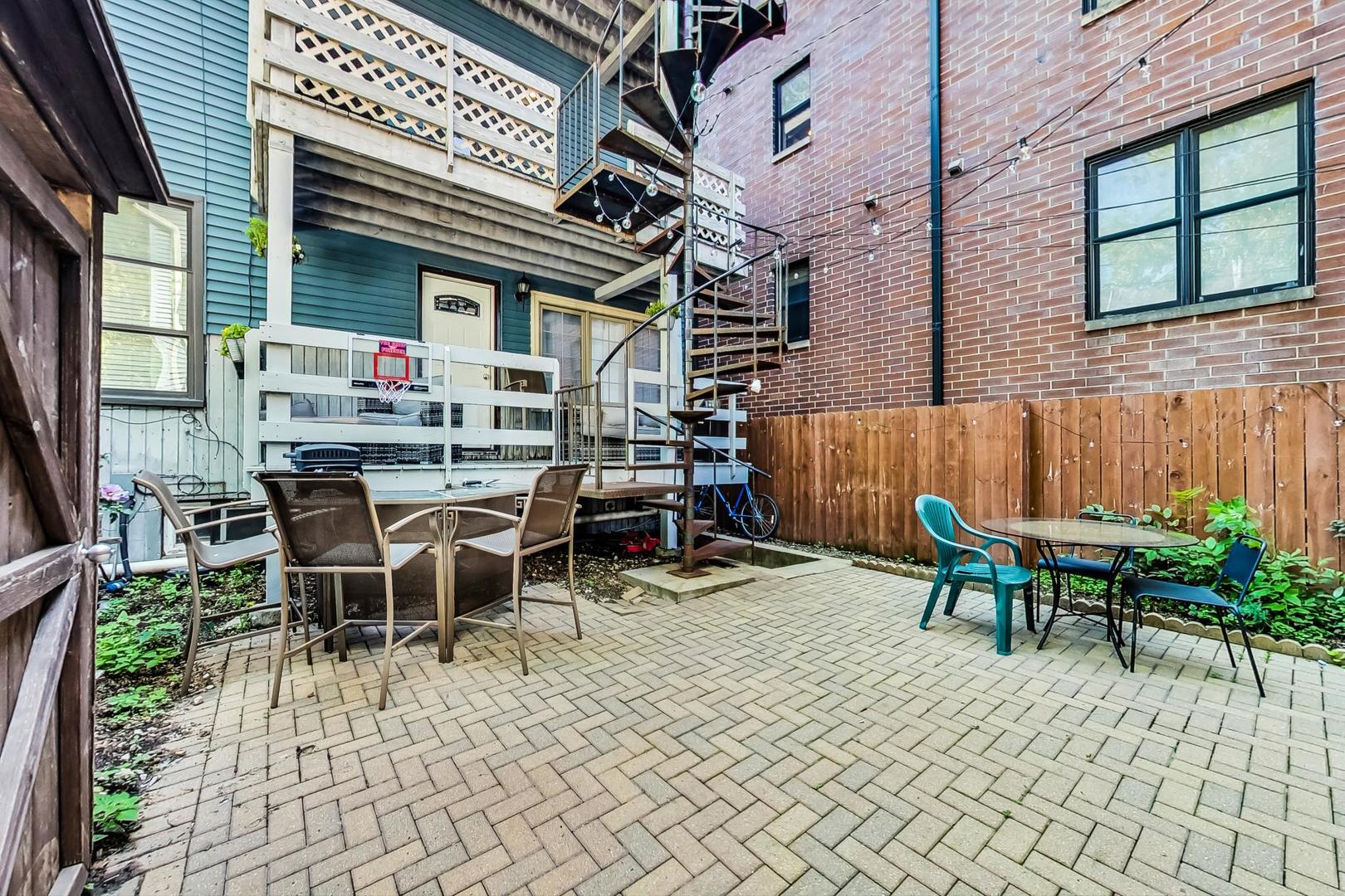 1009 West Wolfram Street, Unit 2W Chicago, IL 60657 - Photo 21 of 24 a view of a chairs and table in a patio