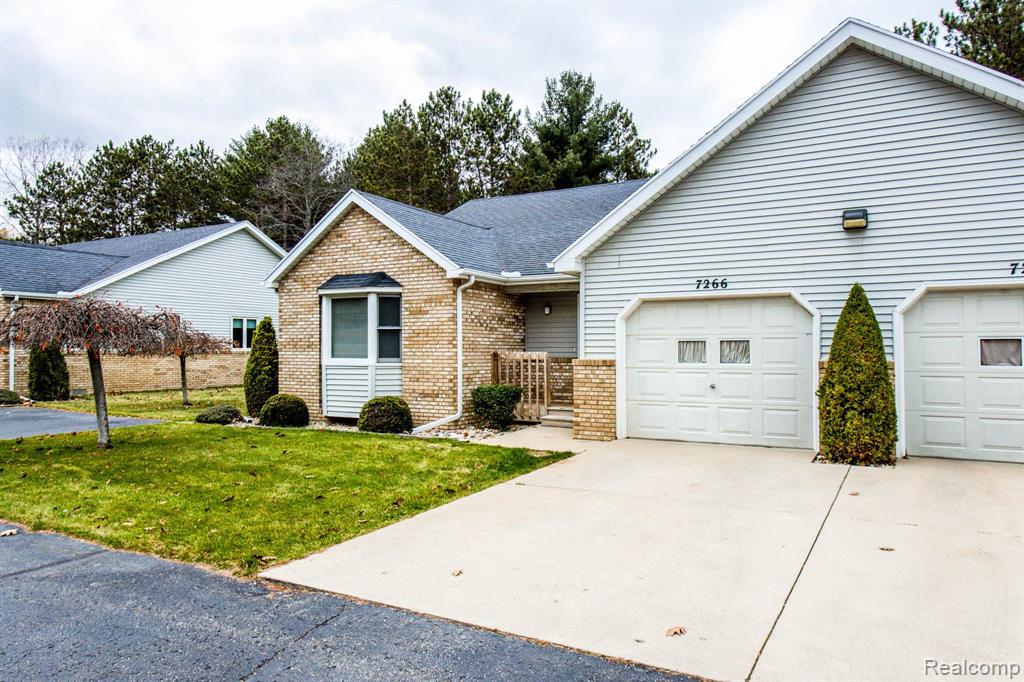 7266 Lakeshore Road Lakeport, MI 48059 - Photo 4 of 36