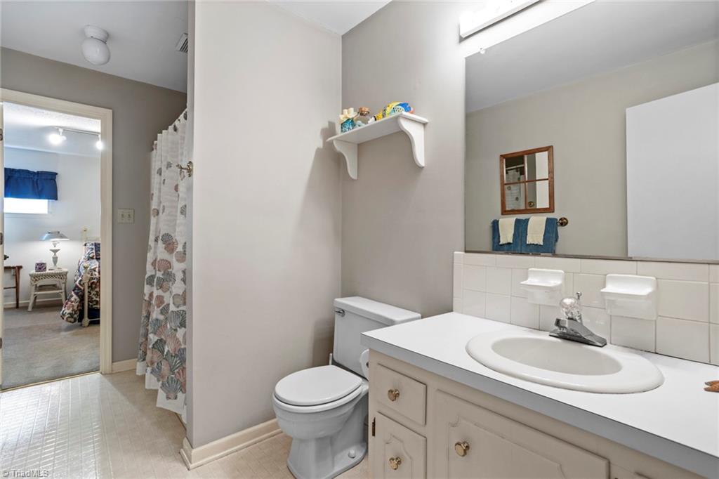 1393 Turkey Hill Road Winston-Salem, NC 27106 - Photo 26 of 36 Full Bath in basement
