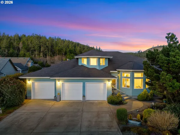 $894,900 | 260 Northeast 71st Place, Newport, OR 97365