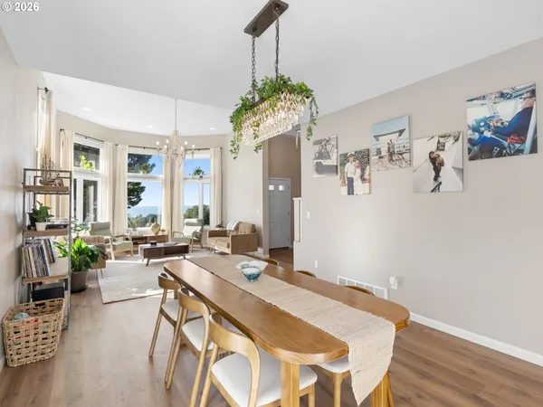 $894,900 | 260 Northeast 71st Place, Newport, OR 97365