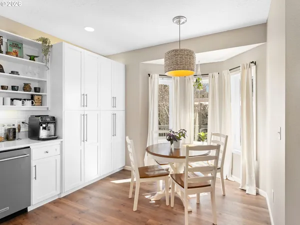 $894,900 | 260 Northeast 71st Place, Newport, OR 97365