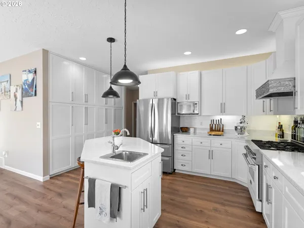 $894,900 | 260 Northeast 71st Place, Newport, OR 97365