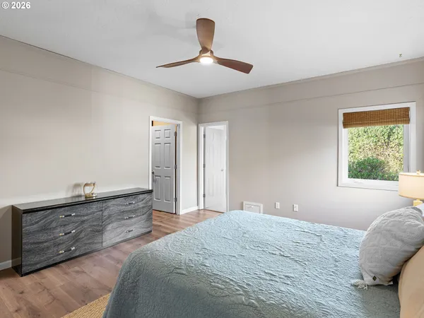 $894,900 | 260 Northeast 71st Place, Newport, OR 97365