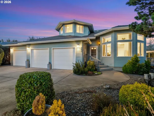 $894,900 | 260 Northeast 71st Place, Newport, OR 97365