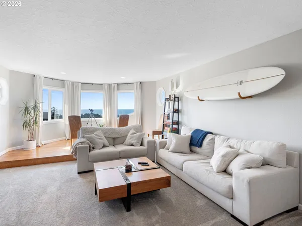 $894,900 | 260 Northeast 71st Place, Newport, OR 97365