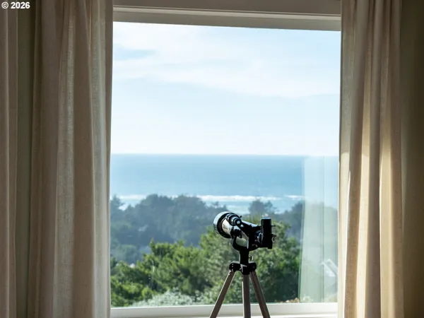 $894,900 | 260 Northeast 71st Place, Newport, OR 97365