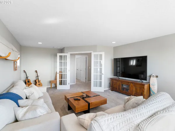 $894,900 | 260 Northeast 71st Place, Newport, OR 97365