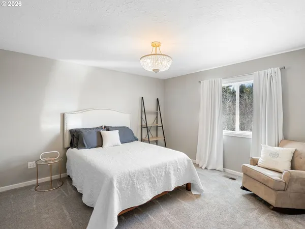 $894,900 | 260 Northeast 71st Place, Newport, OR 97365