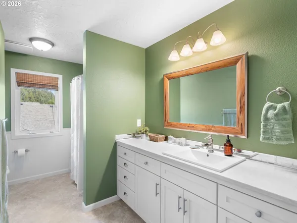 $894,900 | 260 Northeast 71st Place, Newport, OR 97365