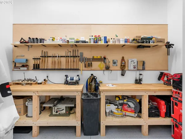 $894,900 | 260 Northeast 71st Place, Newport, OR 97365