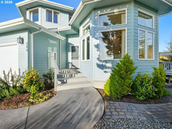 $894,900 | 260 Northeast 71st Place, Newport, OR 97365