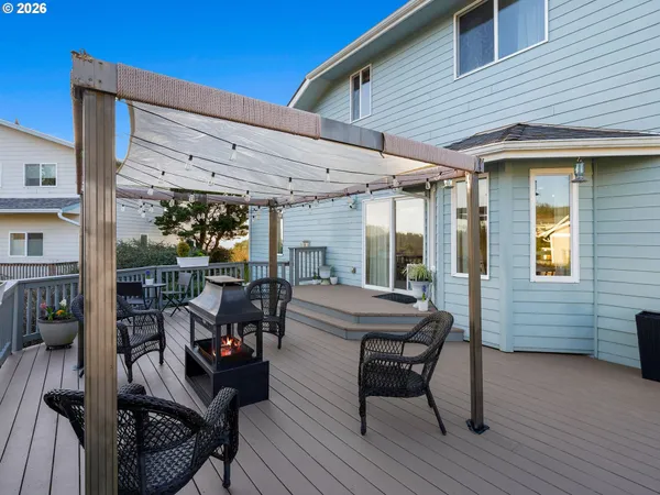 $894,900 | 260 Northeast 71st Place, Newport, OR 97365