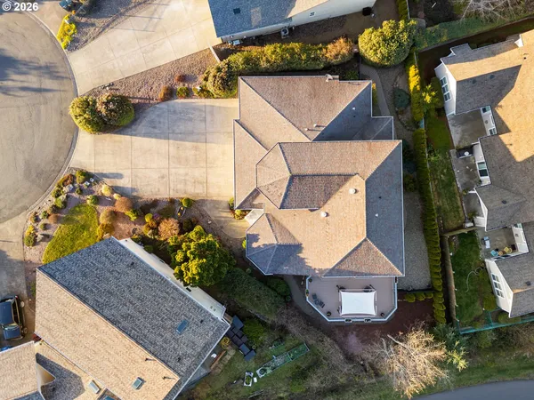 $894,900 | 260 Northeast 71st Place, Newport, OR 97365