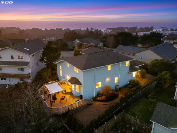 $894,900 | 260 Northeast 71st Place, Newport, OR 97365