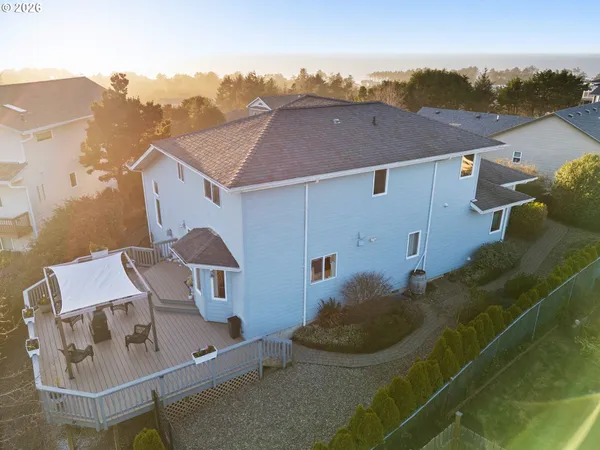 $894,900 | 260 Northeast 71st Place, Newport, OR 97365