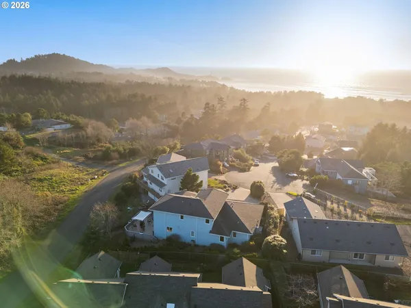 $894,900 | 260 Northeast 71st Place, Newport, OR 97365