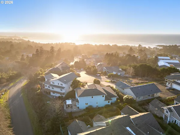 $894,900 | 260 Northeast 71st Place, Newport, OR 97365