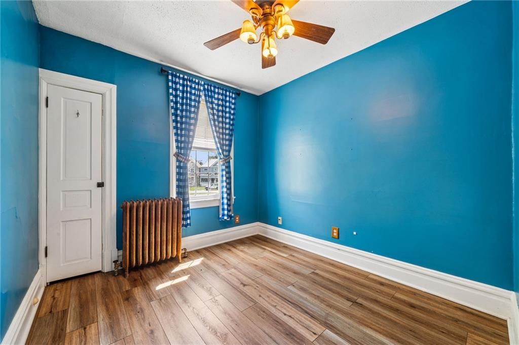 147 Hamilton Avenue Vandergrift, PA 15690 - Photo 20 of 32 an empty room with windows