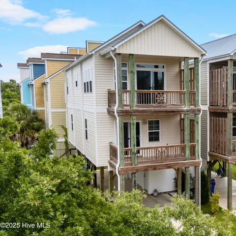$489,900 | 208 A Bridgeview Court, Surf City, NC 28445