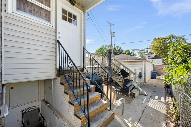 a view of entryway and hall