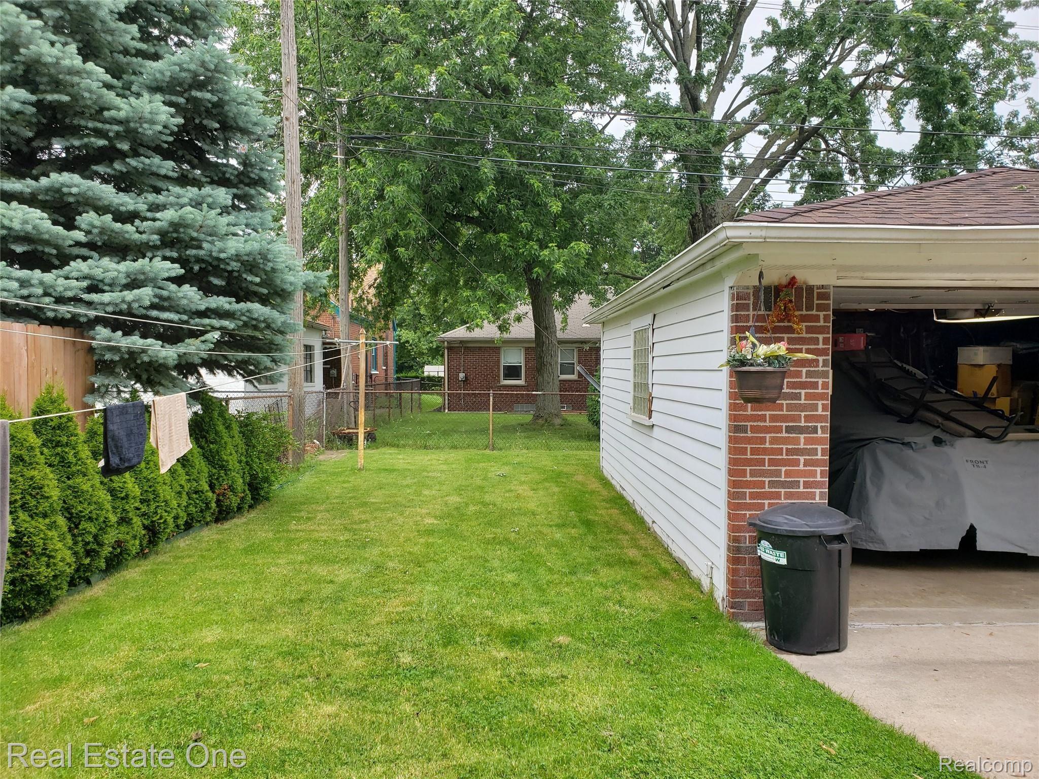 18212 Reed Street Melvindale, MI 48122 - Photo 11 of 33 20190609_182008.jpg