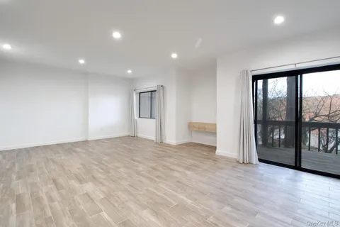 $1,199,000 | 17 John Bean Court, Unit 17, Port Washington, NY 11050