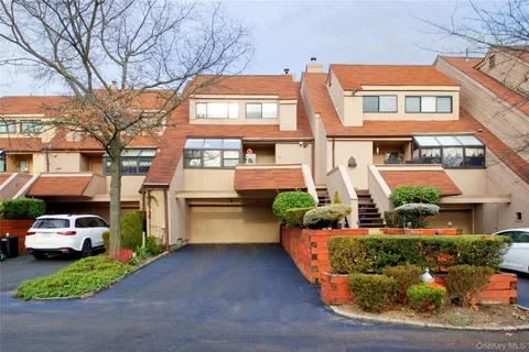 $1,199,000 | 17 John Bean Court, Unit 17, Port Washington, NY 11050