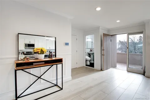 $1,199,000 | 17 John Bean Court, Unit 17, Port Washington, NY 11050
