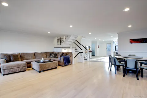 $1,199,000 | 17 John Bean Court, Unit 17, Port Washington, NY 11050