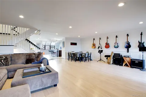 $1,199,000 | 17 John Bean Court, Unit 17, Port Washington, NY 11050