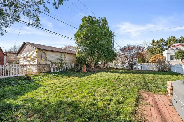 $300,000 | 1060 Catherine Street, Joliet, IL 60435