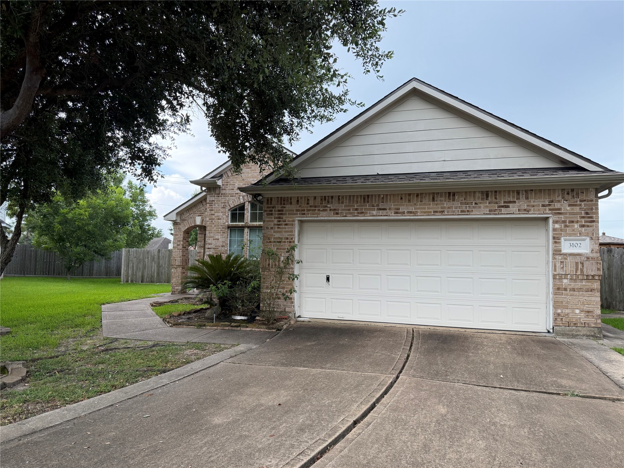 3102 Avory Ridge Lane Pearland, TX 77581 - Photo 2 of 9