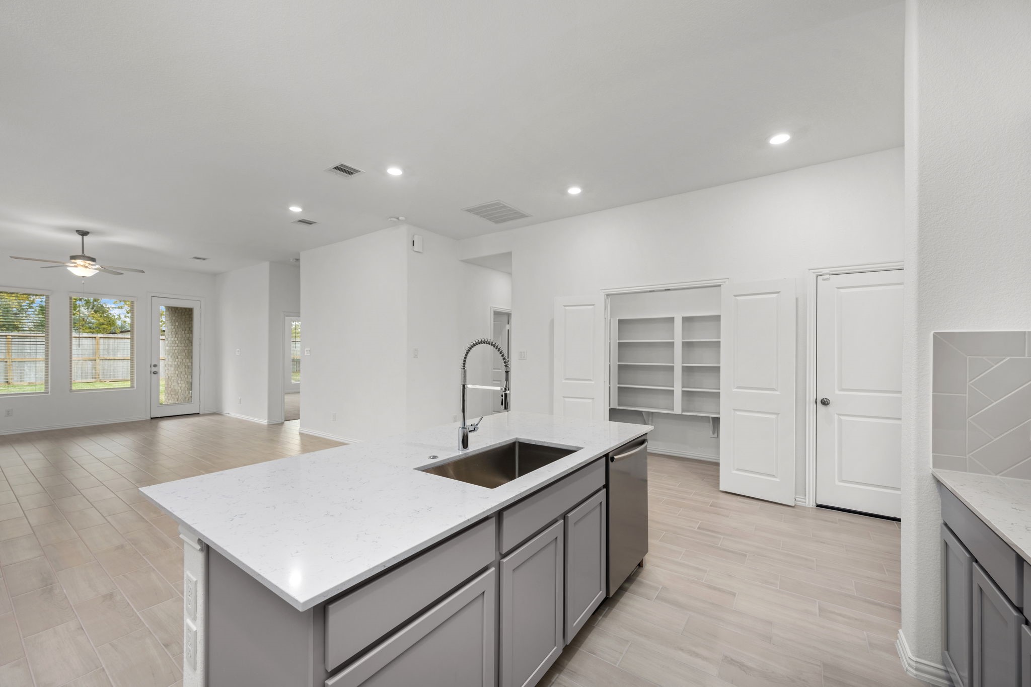 4910 Penton Meadow Lane Rosharon, TX 77583 - Photo 10 of 30