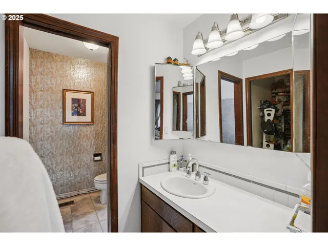 a en suite bathroom with a sink vanity granite and a mirror