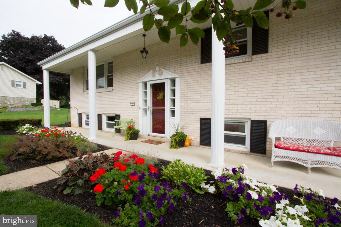 50 Wolf Road Akron, PA 17501 - Photo 2 of 33