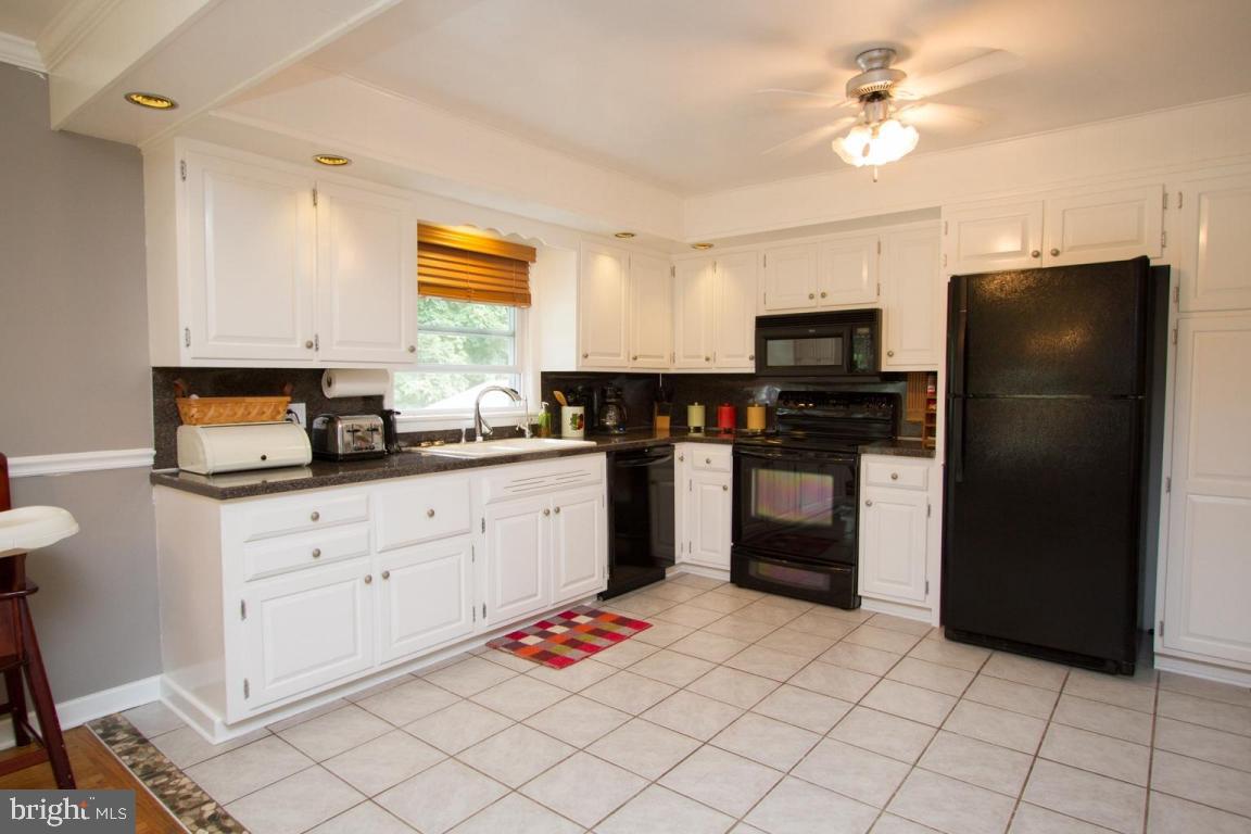 50 Wolf Road Akron, PA 17501 - Photo 4 of 33