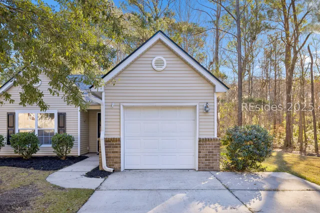 $364,900 | 125 Holly Ridge Drive, Bluffton, SC 29910