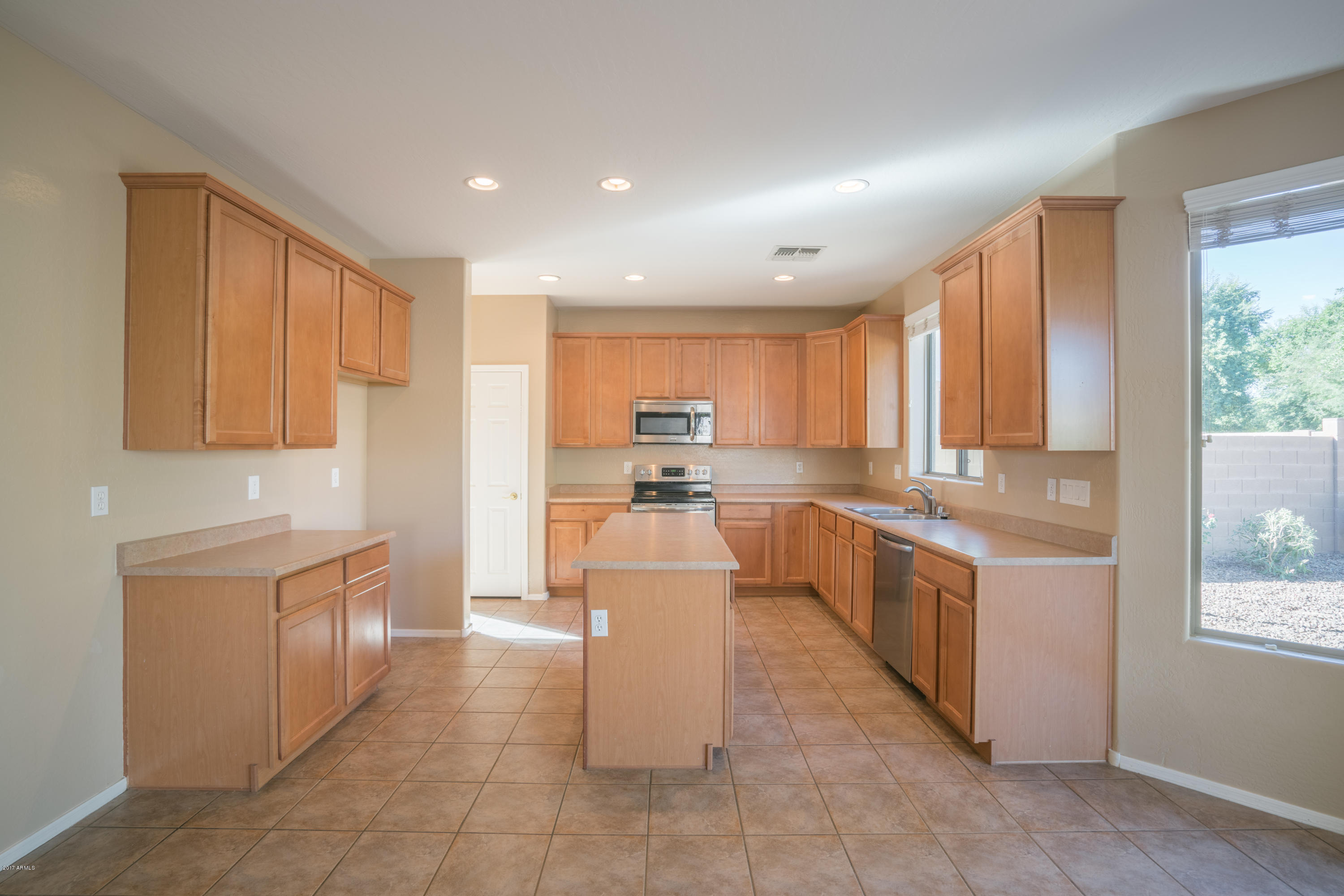 13654 West Redfield Road Surprise, AZ 85379 - Photo 4 of 34 DSC09986-HDR