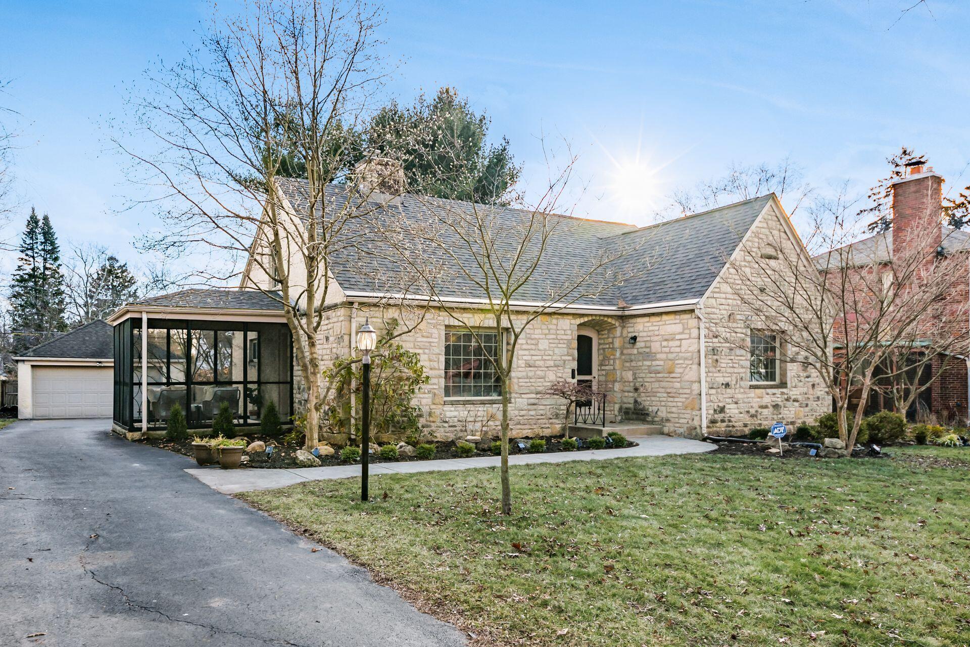 147 West Cooke Road Columbus, OH 43214 - Photo 2 of 57 001_6c9_L 147 W Cooke Rd136-2