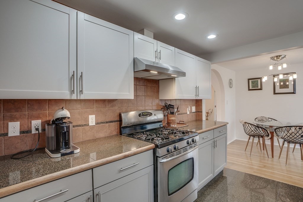 9 Parker Road Bedford, MA 01730 - Photo 5 of 42 Gallery Image 5