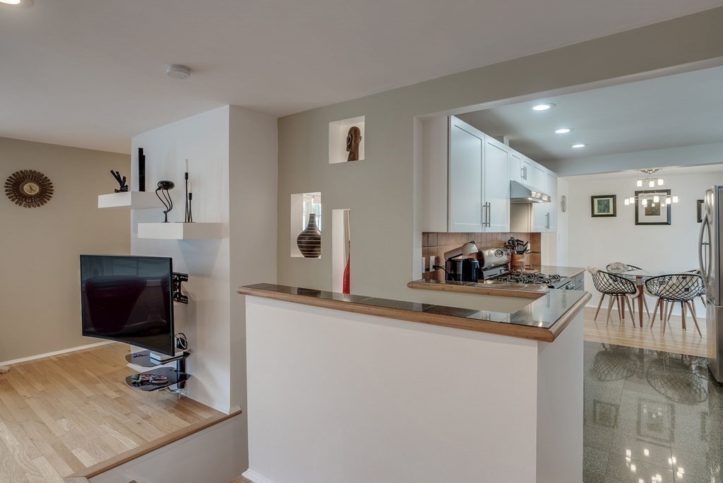 9 Parker Road Bedford, MA 01730 - Photo 8 of 42 Gallery Image 8
