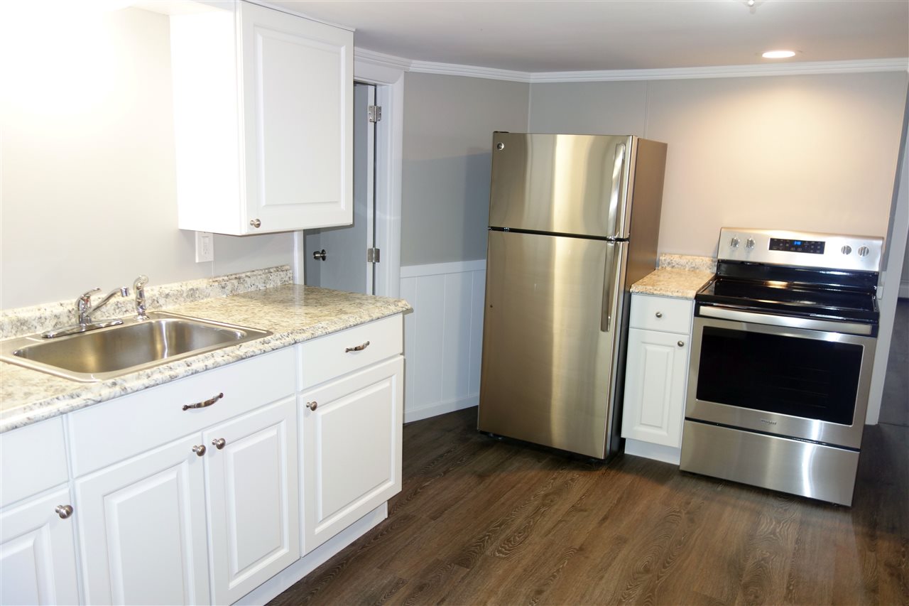 68 Ledge Street Nashua, NH 03060 - Photo 3 of 29