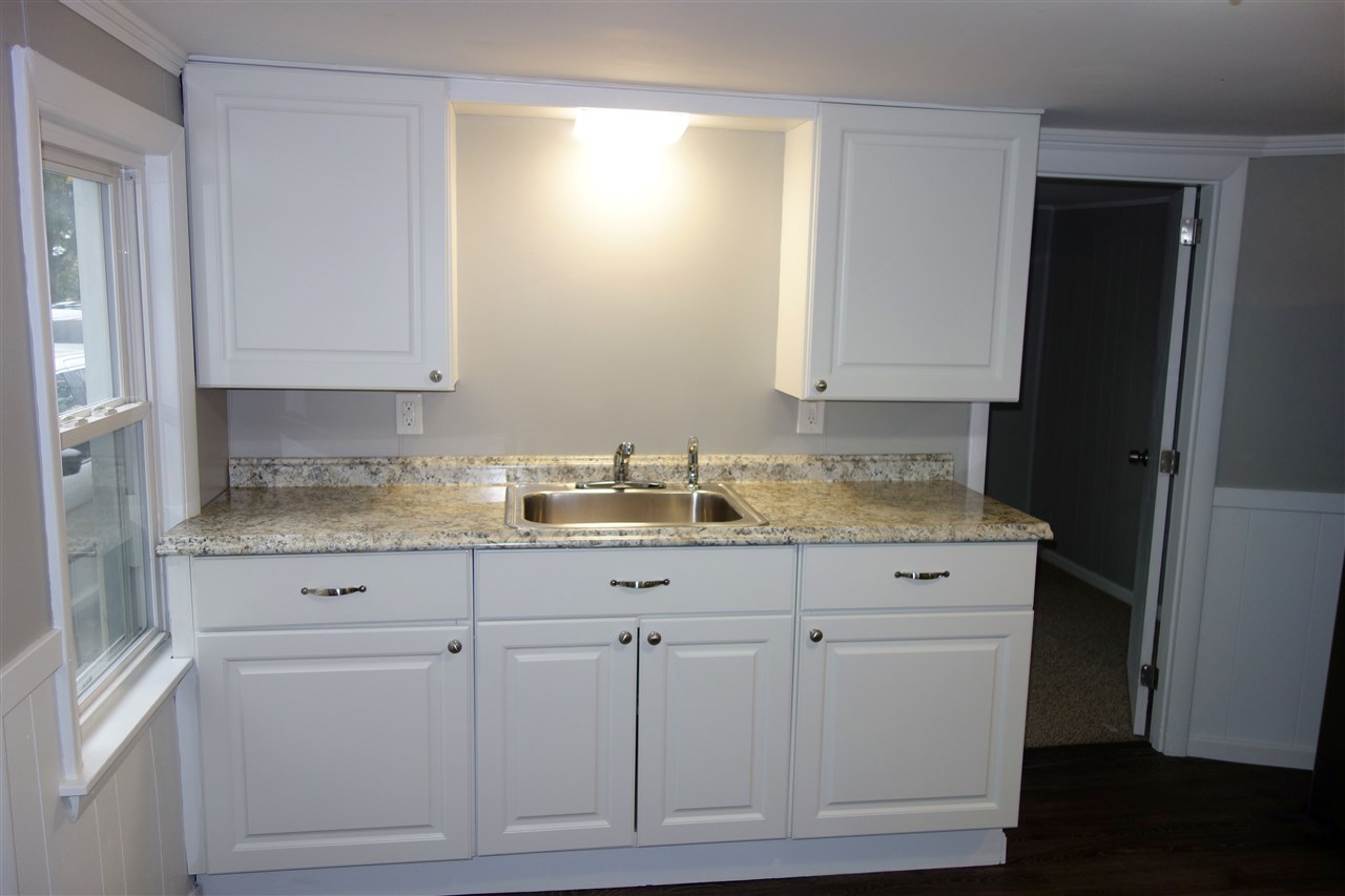 68 Ledge Street Nashua, NH 03060 - Photo 4 of 29